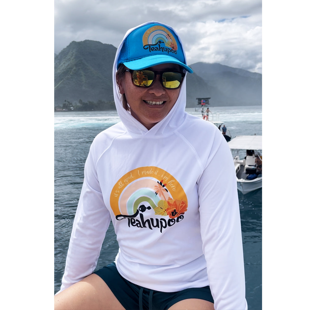 T-shirt Manches Longues Cooling Performance à capuche 'TEAHUPOO Rainbow'